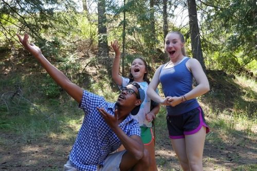 Singing Pose 550x367 Theater Camp